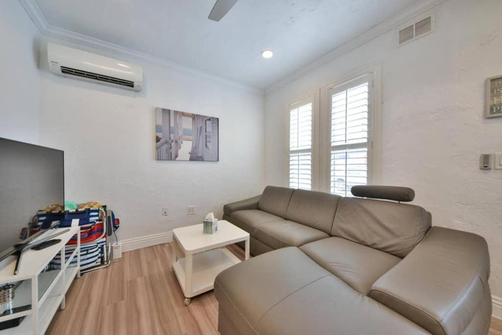 1000#4 Modern Home, Steps From W/ac! * Newport Beach
